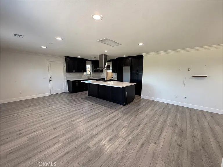 231 W 5th St — Photo 16