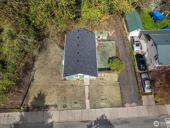3rd image of 1108 Brawne Avenue NW
