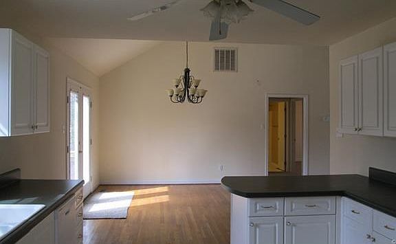5th image of 2630 Glenridge Dr