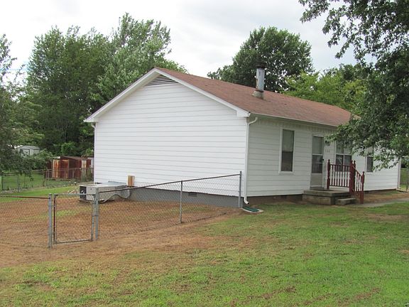 3rd image of 300 Cunningham Ln