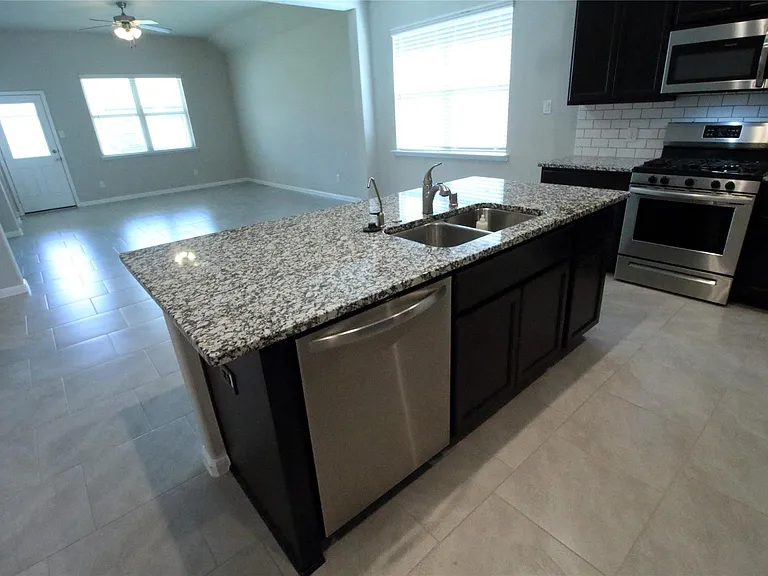 4007 Prairie Landing Ln — Photo 8