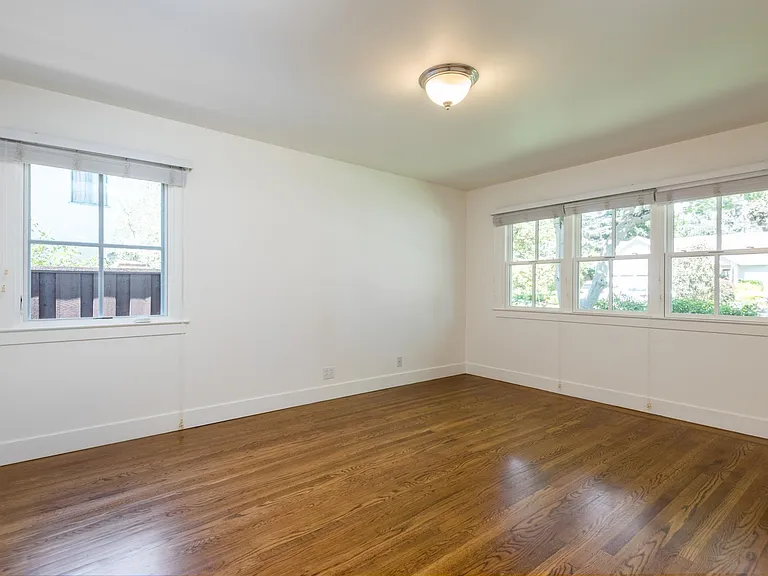 925 Durlston Rd — Photo 14