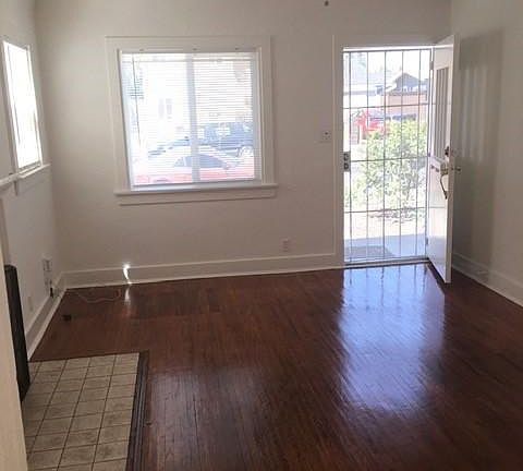 3rd image of 4483 McClintock St