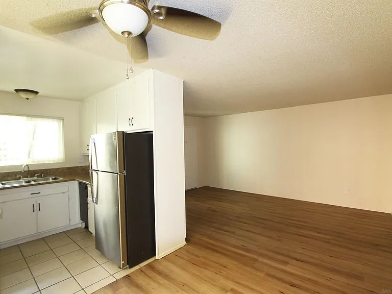 1021 Essex St — Photo 3