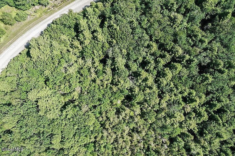 4th image of 87 Pond View Road