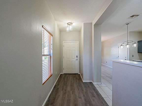 3rd image of 425 W Calle Sombra Linda
