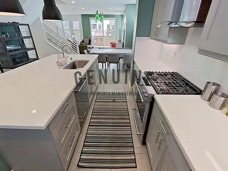664 Wedge — Photo 16