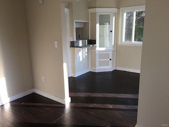 4th image of 180 Elton Ave