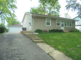 108 E Chestnut Dr, Streamwood, IL 60107