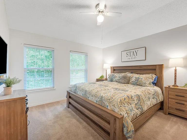 821 Cornell Ln — Photo 4
