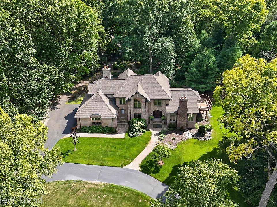 1st image of 561 Valley Dr