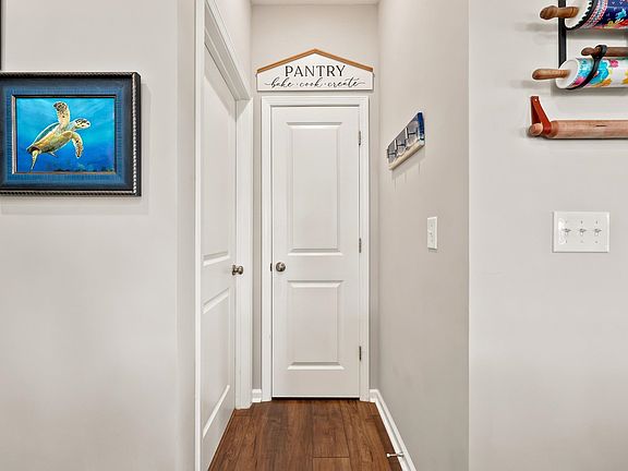 4th image of 298 Splendor Circle