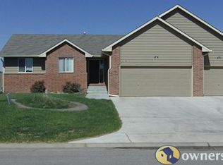 1905 N McRae Dr, Goddard, KS 67052