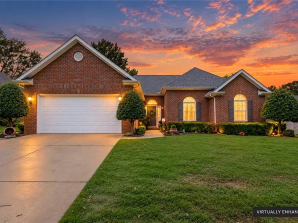 5302 S 44th St, Rogers, AR 72758