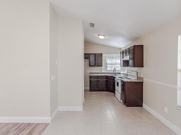 5th image of 754 Mentmore Cir