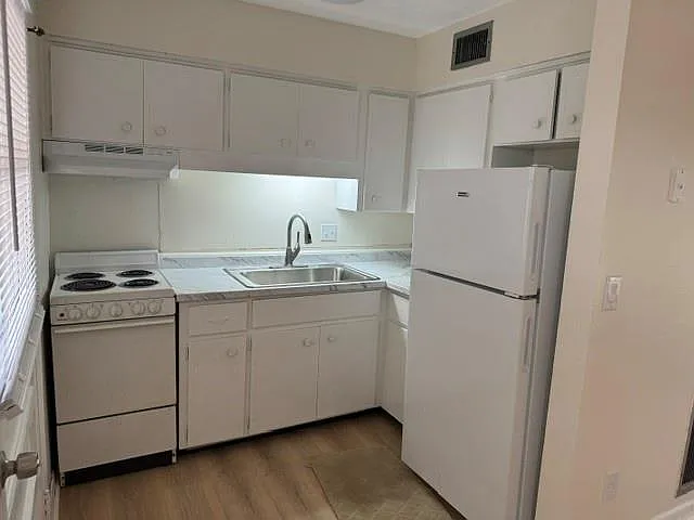 808 22nd St #11 — Photo 5