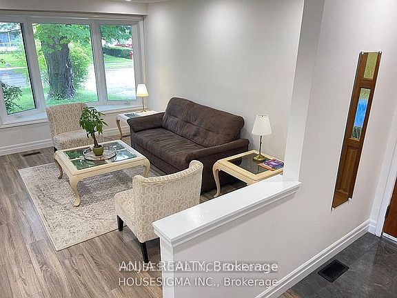 3rd image of 46 Seaton Dr W