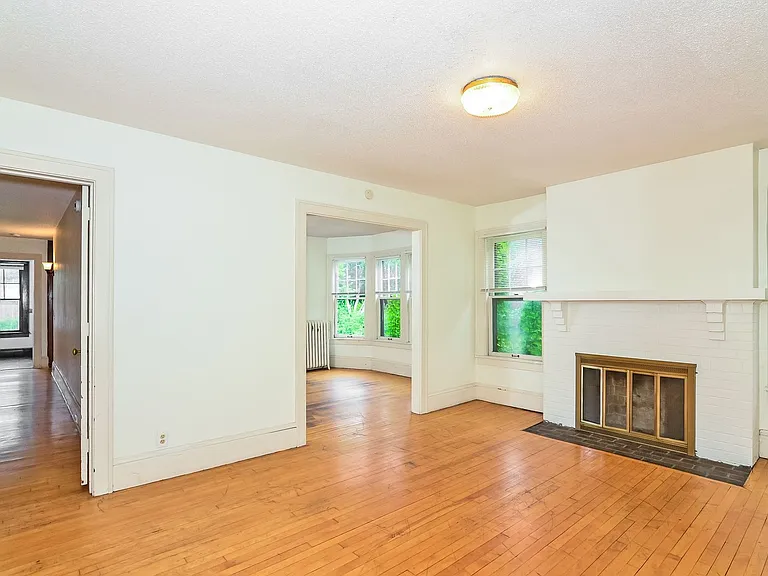 509 6th Street SE — Photo 3