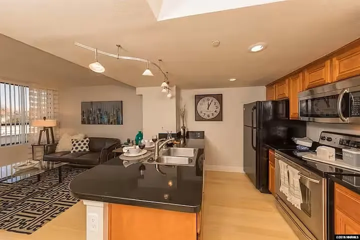 450 N Arlington Ave #412 — Photo 2