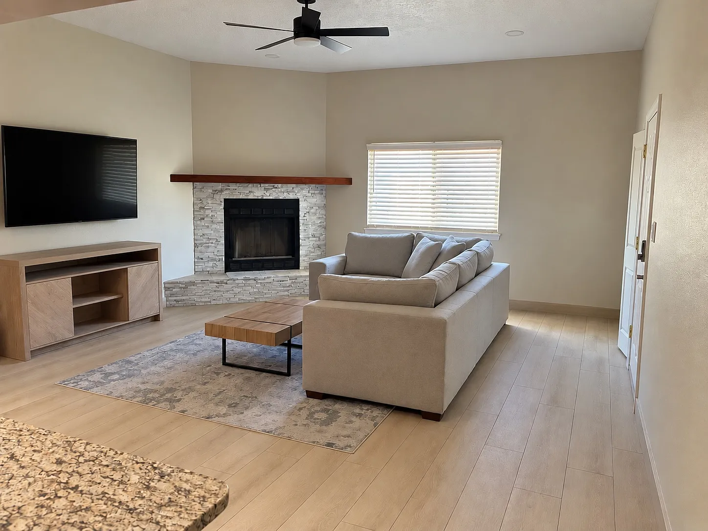 2 bed, 1025 sqft, $2,500 — Photo 2