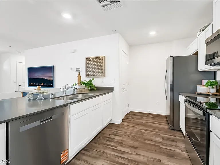 903 Rosy Starling St — Photo 15