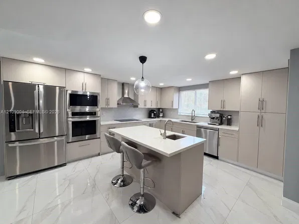 971 W 80th Pl, Hialeah, FL 33014