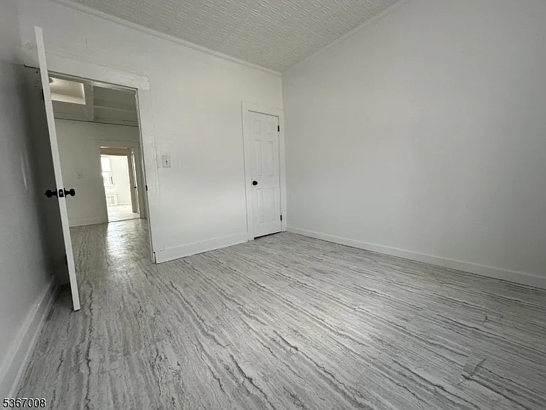 526 Valley Brook Ave — Photo 8