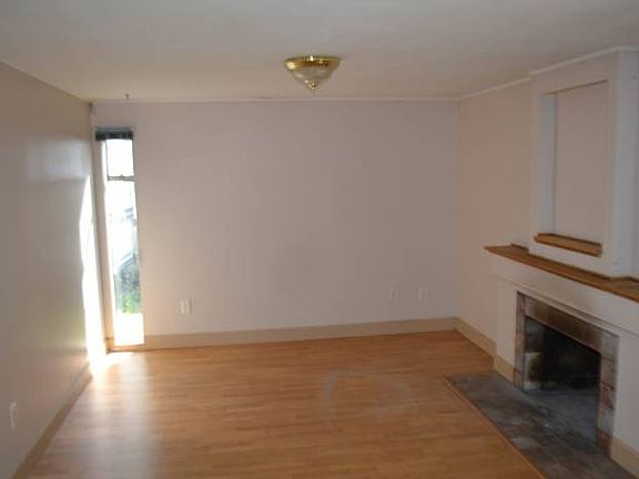 Family room w/ fireplace