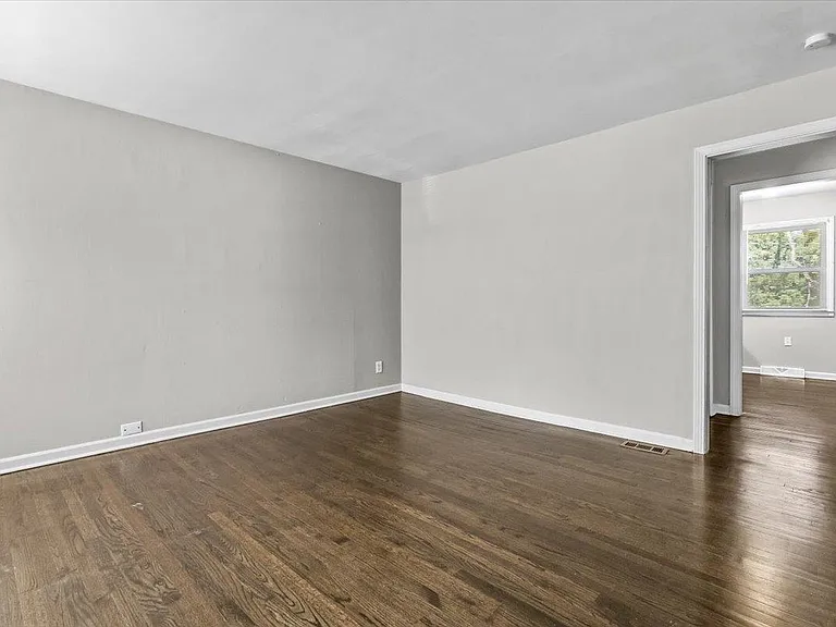 8023 Garfield Ave — Photo 6