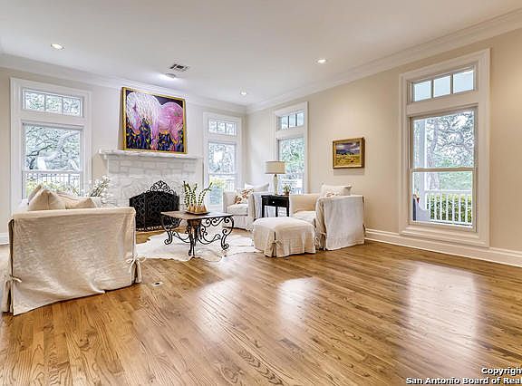 5th image of 2 Camden Oaks
