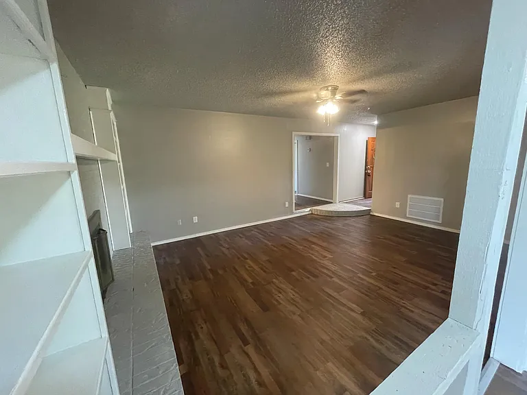 1252 S 27th Pl — Photo 5