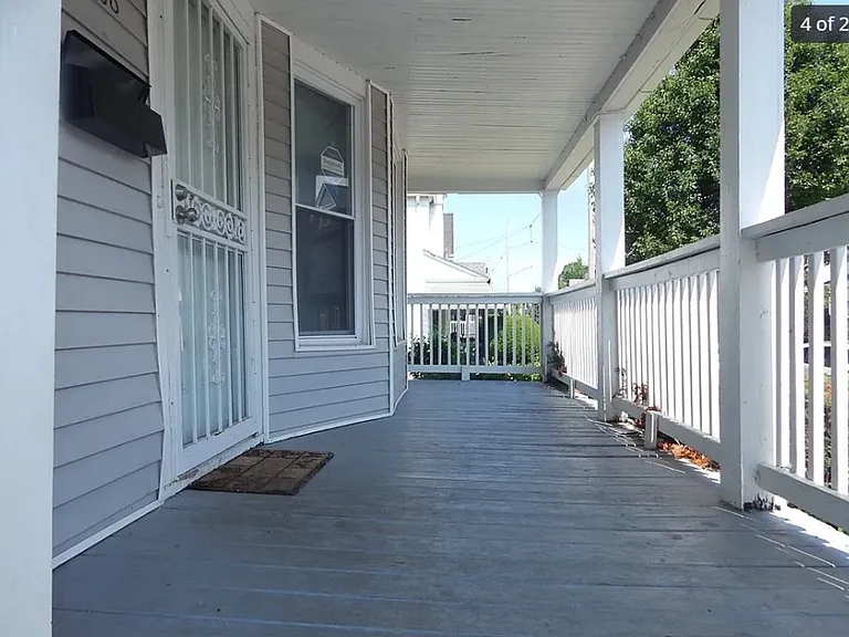 10805 Hull Ave — Photo 3