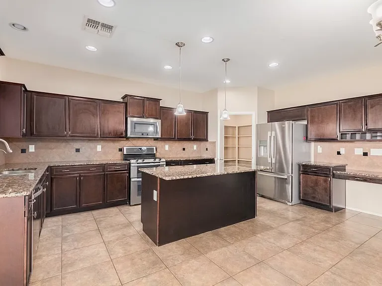 5710 W Pecan Rd — Photo 5
