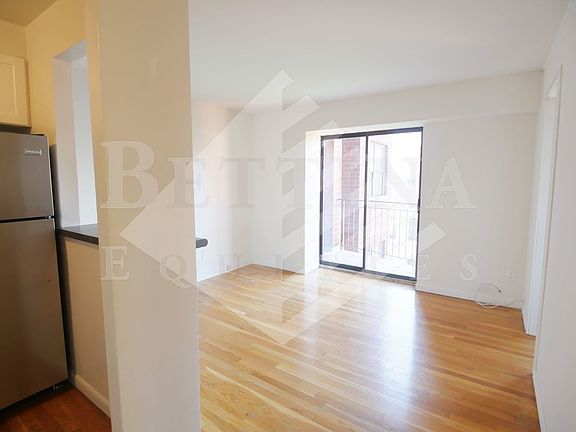 3rd image of 245 E 84th St APT 8D