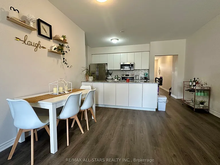 17 Lakewood Cres #3 — Photo 7