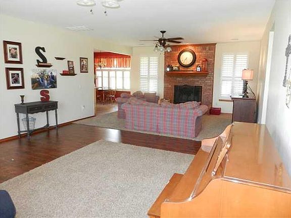 3rd image of 917 Lincoln Ave