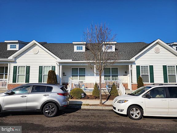 3rd image of 15002 Dahlia Dr