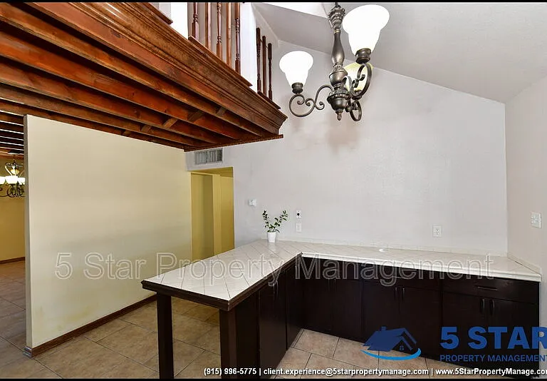 908 Bolivia St — Photo 22