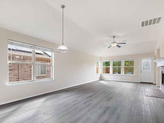 3rd image of 5140 Mirror Lake Dr