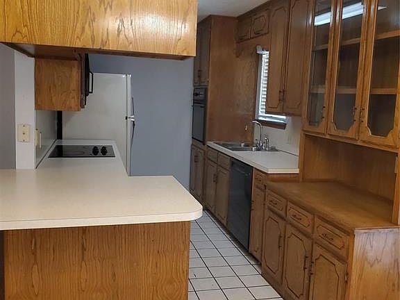 4th image of 1518 Seamans Way