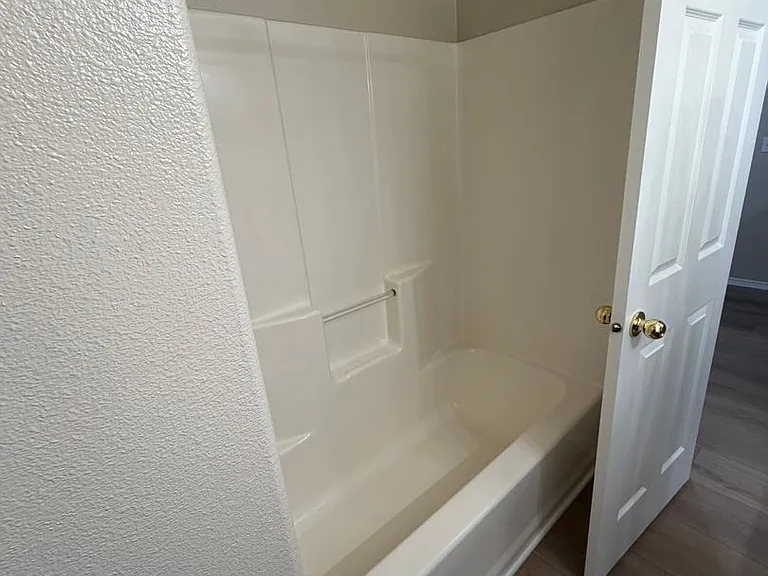 413 Roger Smith Dr — Photo 20