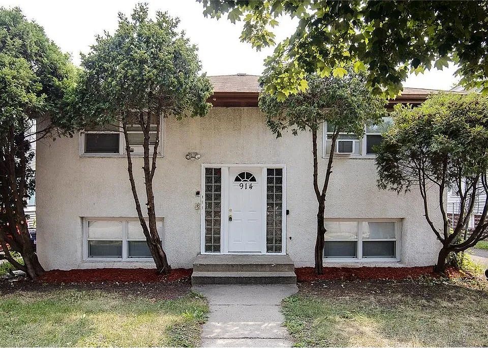 1st image of 914 Burr St APT 1