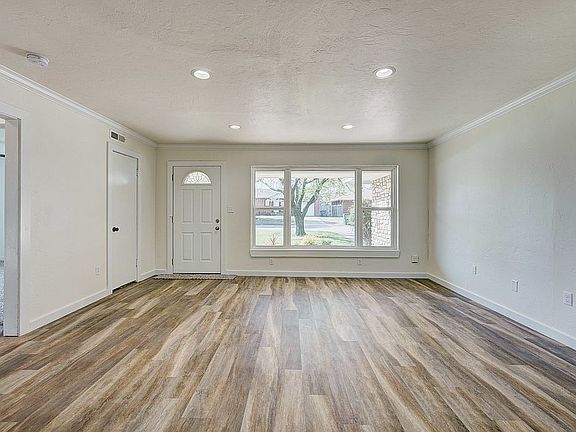 bright & open living space