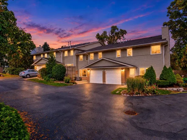 473 River Bend Rd Unit 115, Naperville, IL 60540