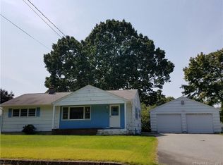 12 Oak Rd, Waterford, CT 06385