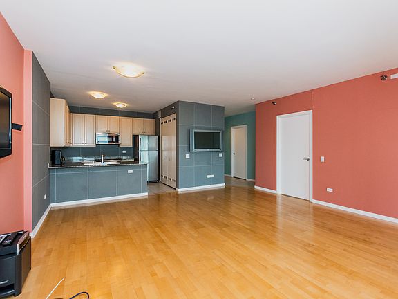 4th image of 501 N Clinton St APT 3007