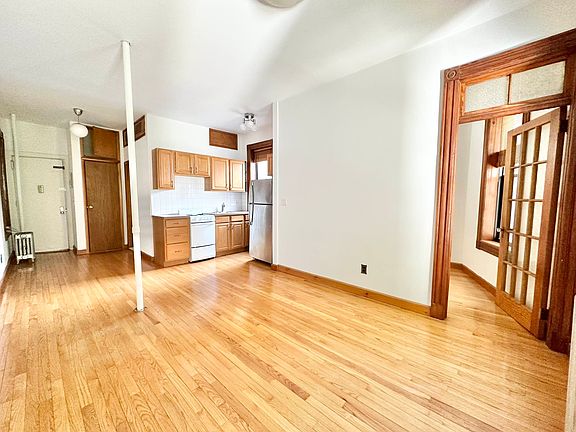 3rd image of 197 E 7th St APT 4