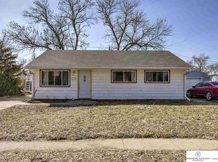 1413 Mayper Dr, Carter Lake, IA 51510