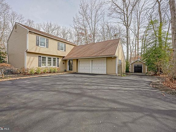 4th image of 146 Meetinghouse Ln