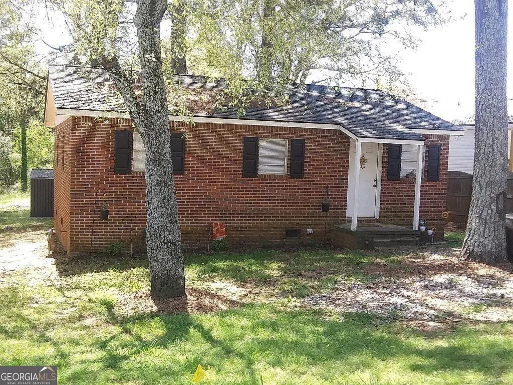 230 Lang St photo 1